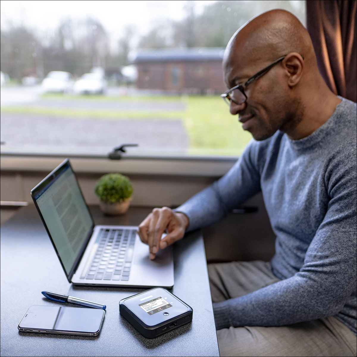 Nighthawk M5 - 5G 802.11ax (WiFi6)