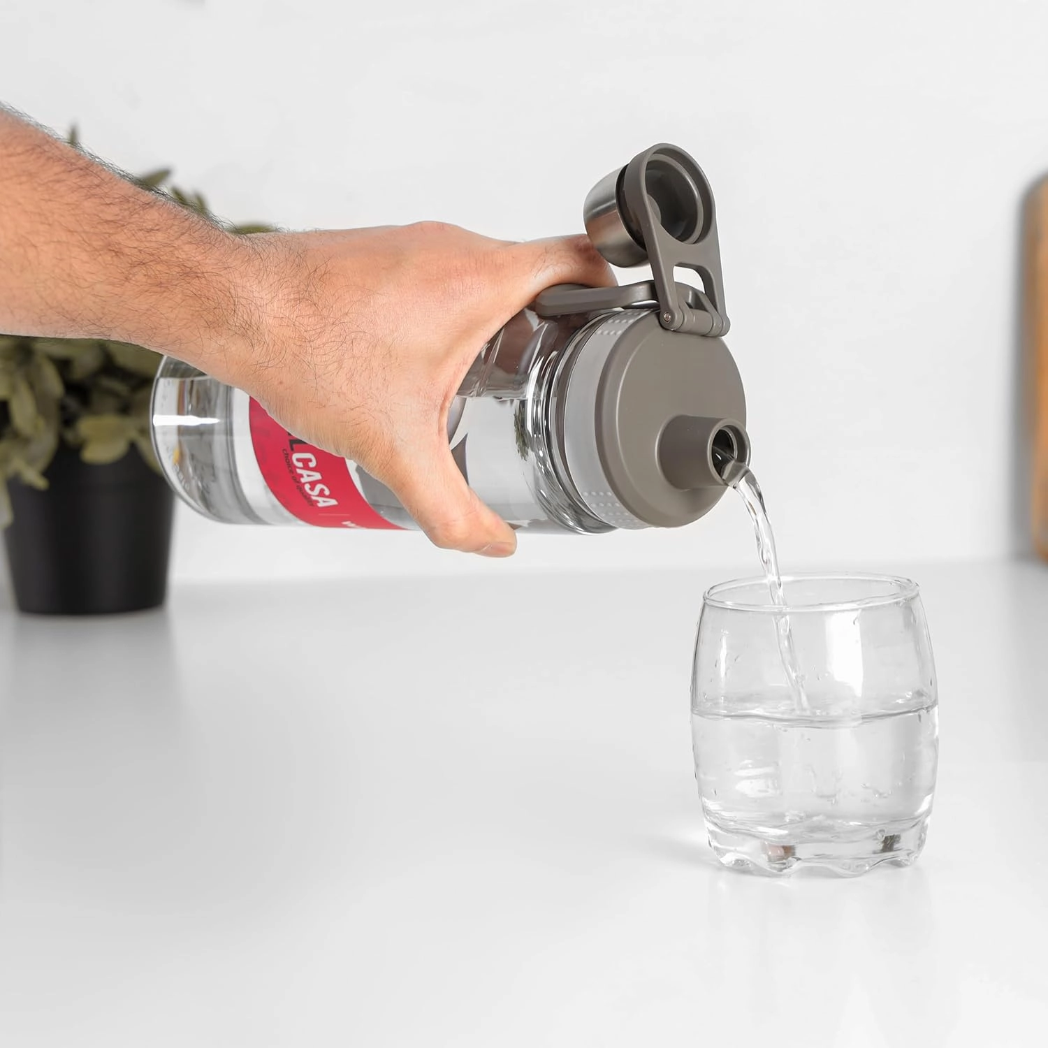 DC3282 Water Bottle - 850 ml Screw Lid