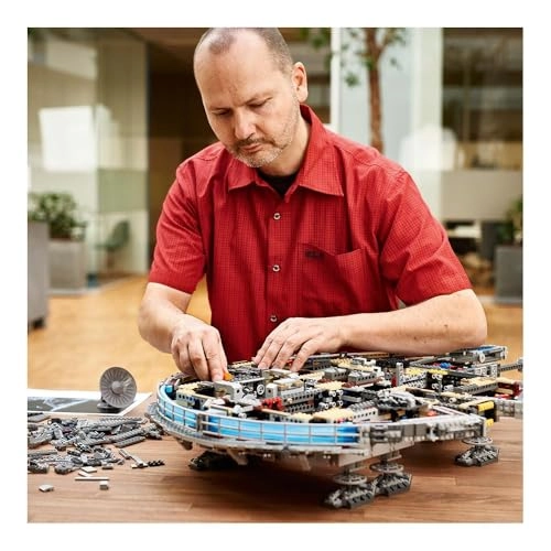 Star Wars Millennium Falcon (75192) - UCS