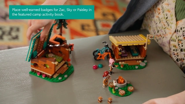 Friends Adventure Camp Cozy Cabins (42624) - 3 mini dolls fox 2 mountain bikes