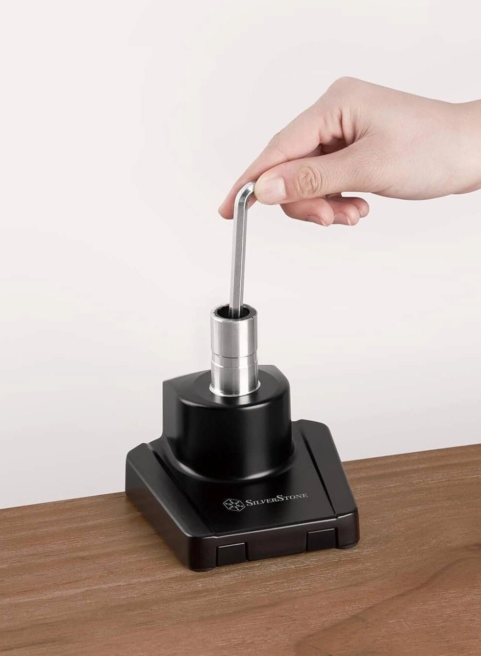 ARM13 - 32 in VESA 75x75mm 100x100mm