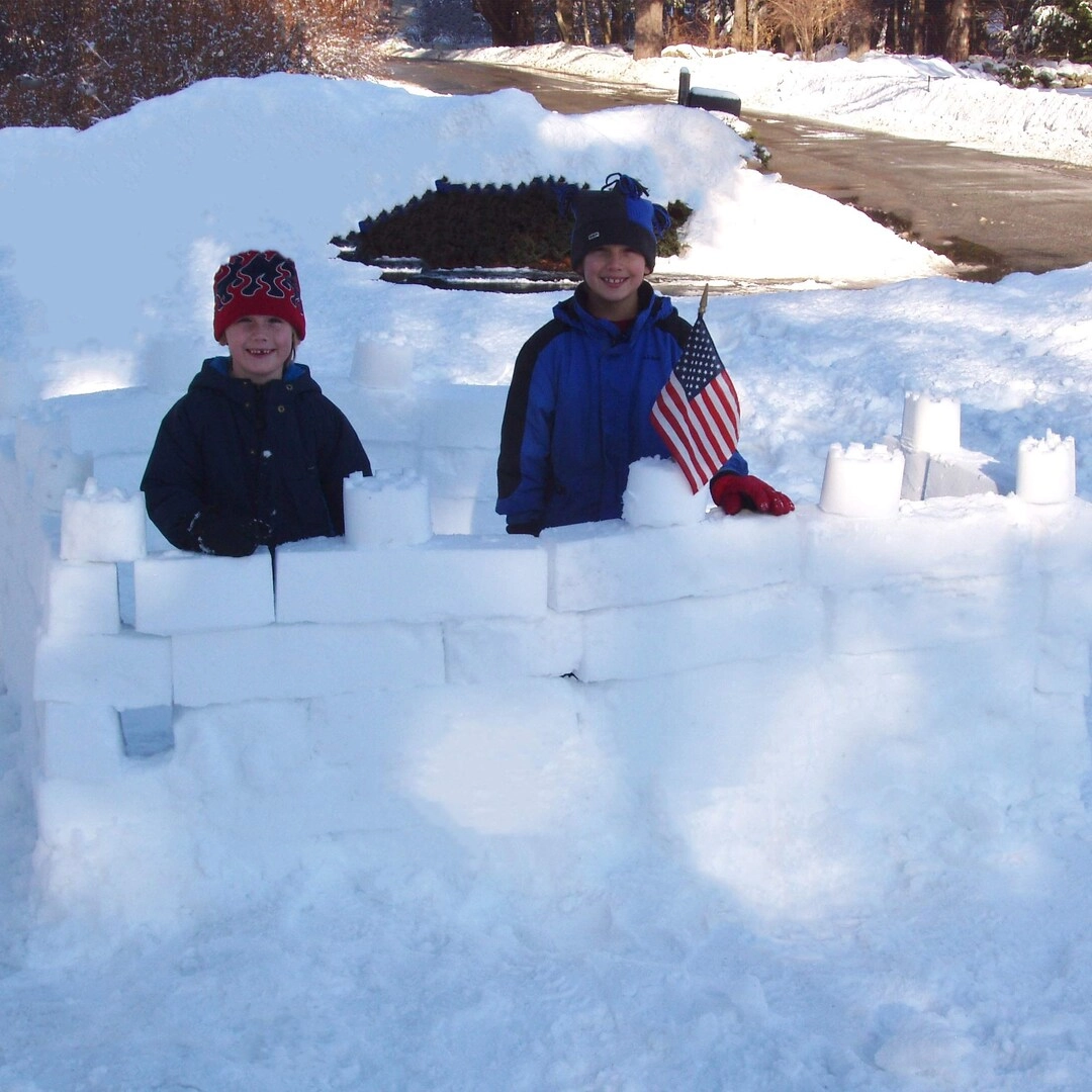 Snow Fort Building Kit - Brick Form Sand Castle Mold