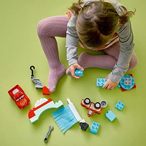 Disney and Pixar's Cars Lightning McQueen & Mater's Car Wash Fun (10996)