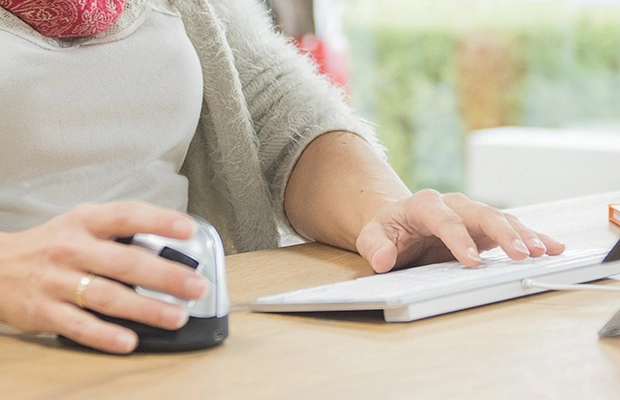 Ergonomic compact typing -  Compact design