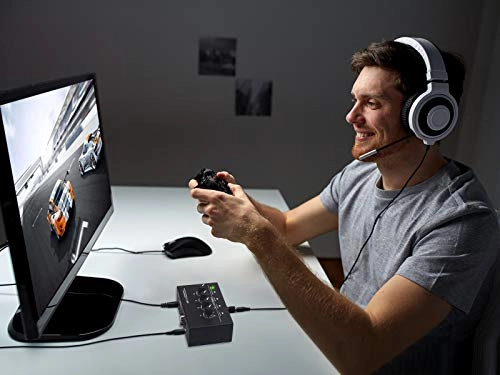 4 Channel Portable Stereo Headphone Amplifier - 4 Volume Controls 12V