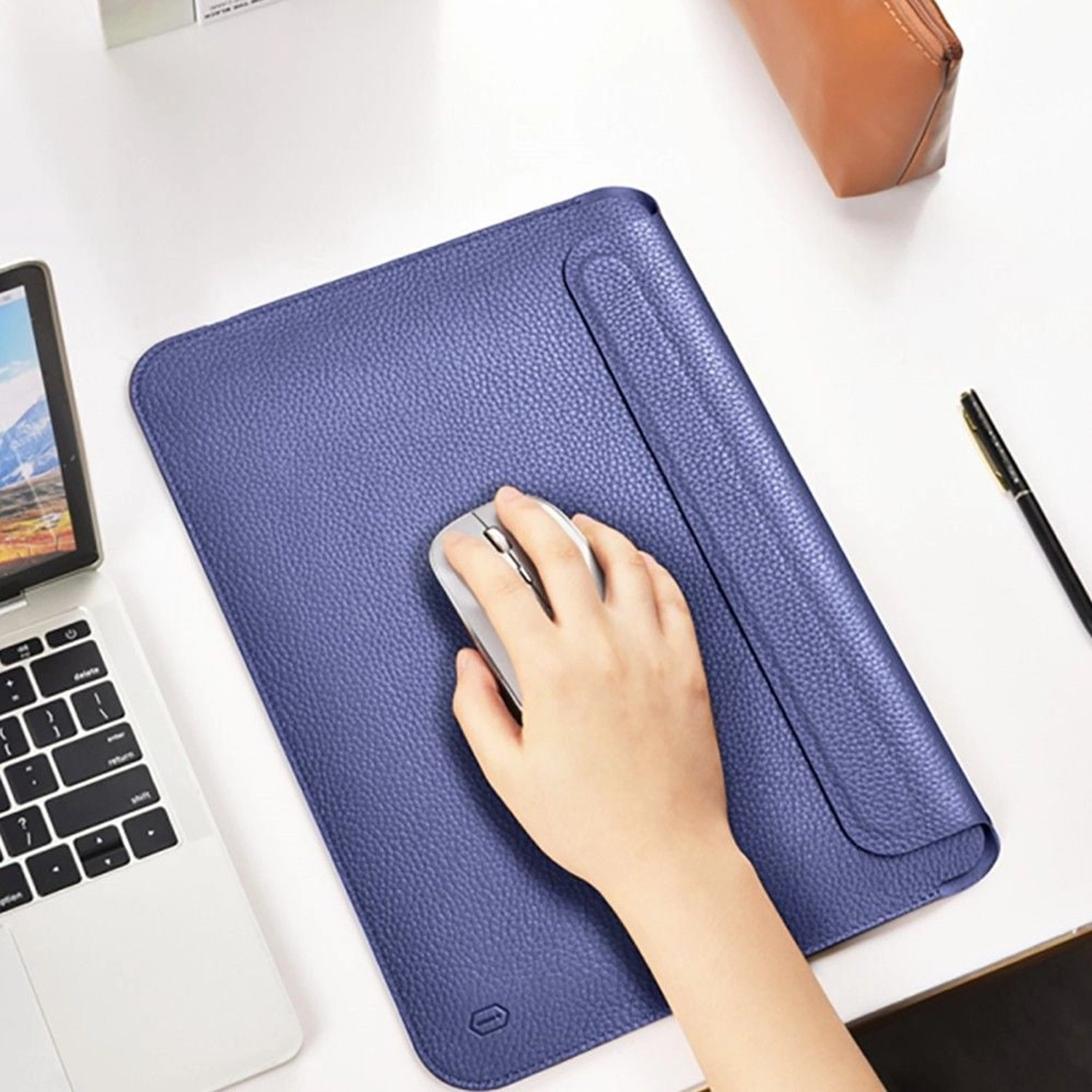 Skin Croco Sleeve for MacBook 16.2-Inch