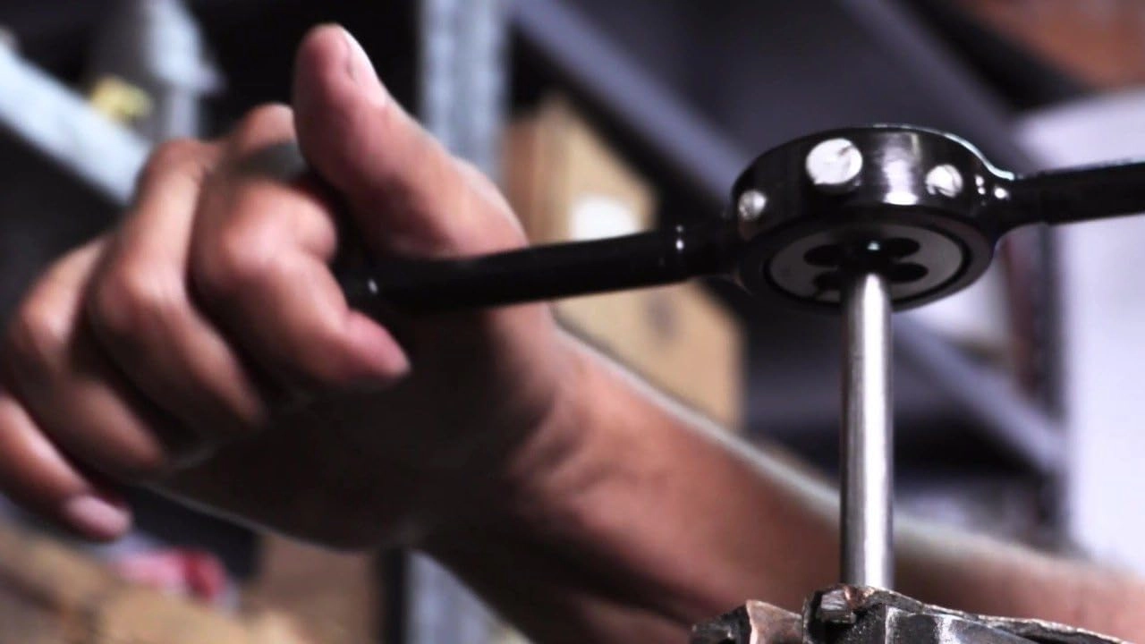 DWT Series - 13/16" OD High Speed Steel Round Adjustable Die