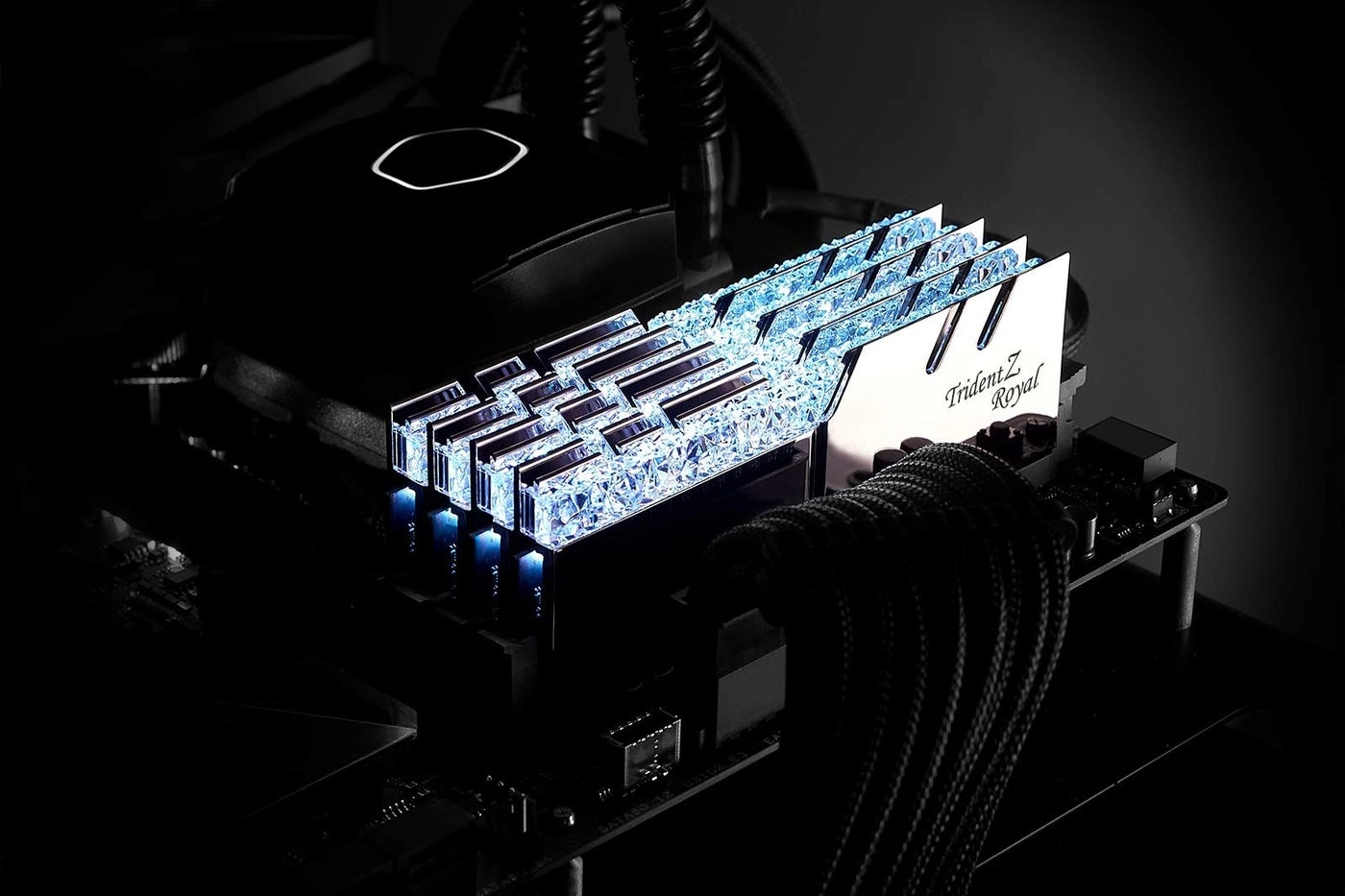 Trident Z Royal - 16GB 3200MT/s UDIMM DDR4
