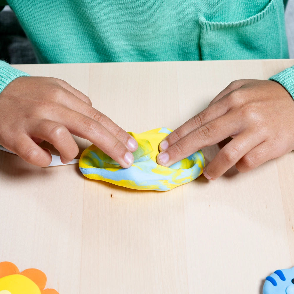 Shrink-Its! DIY Shrink Art Bracelet Kit - 20 charms 6+