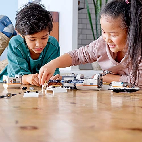 City Space Lunar Space Station (60227)