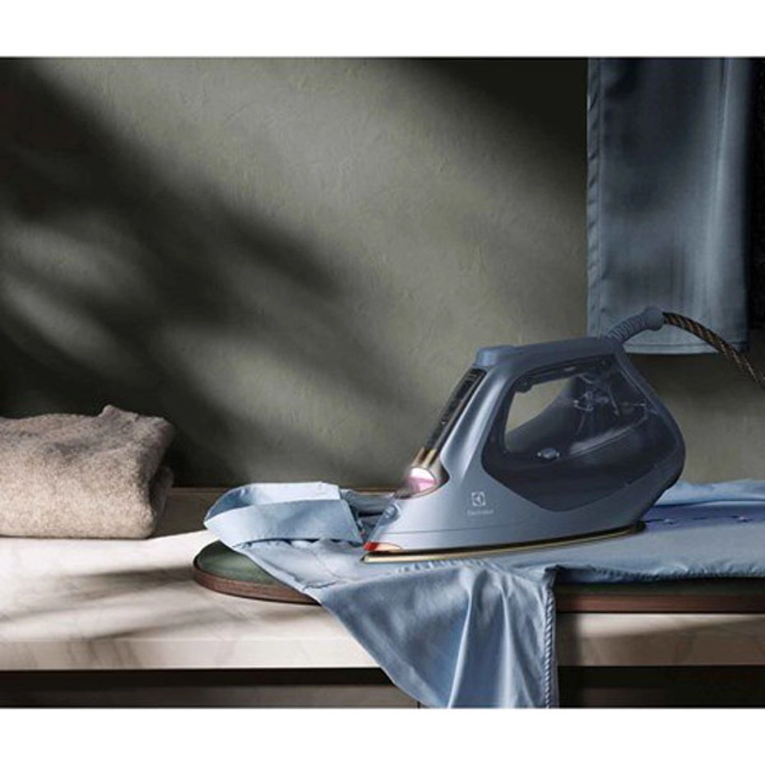 Refine 700 - Steam Iron 0.37L