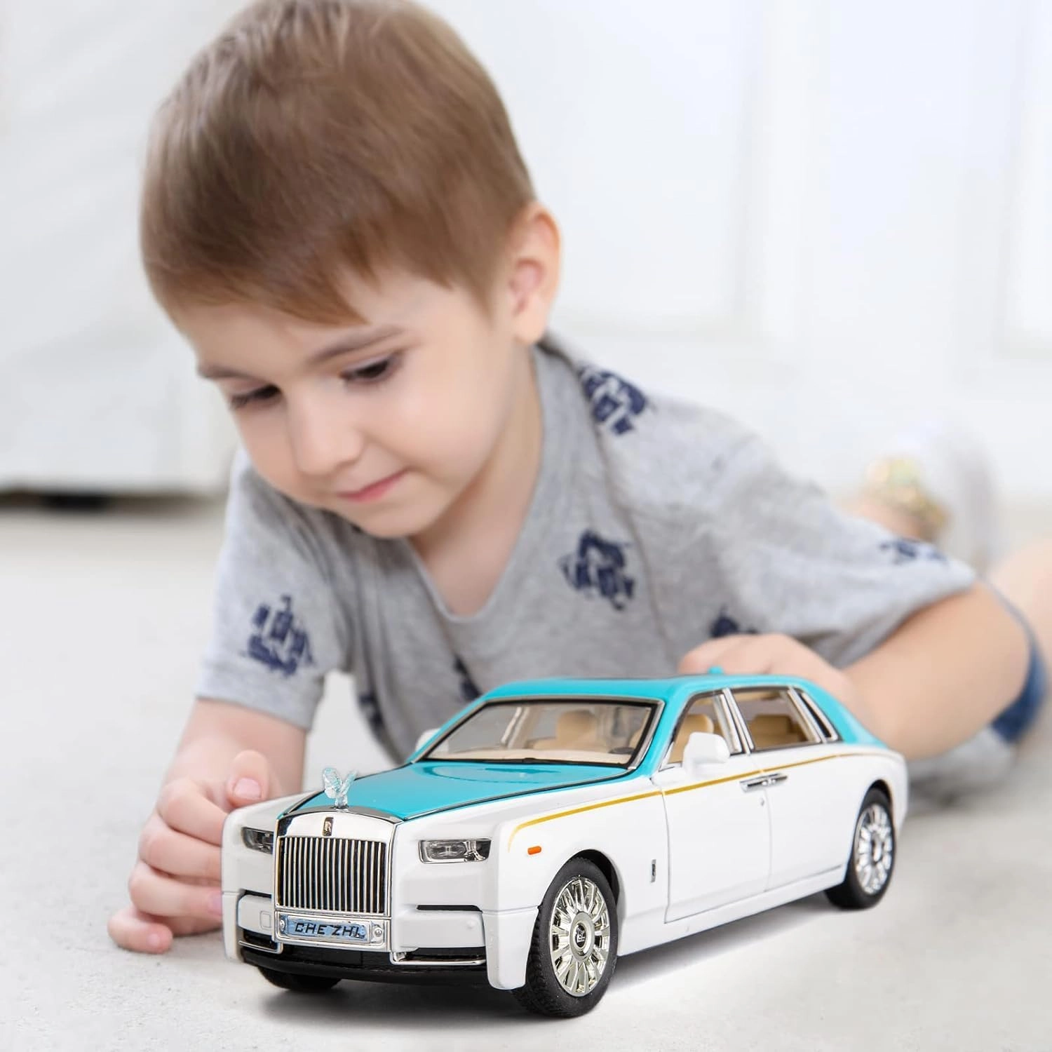 Rolls-Royce Phantom - 1:24 Scale 1.0 Count