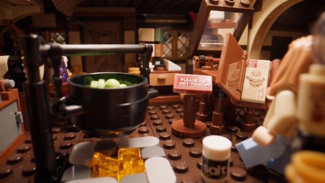 Disney Hocus Pocus: The Sanderson Sisters' Cottage (21341)