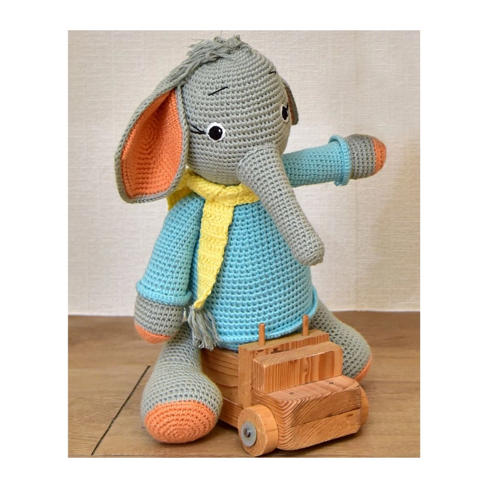 Dusty The Elephant - 32 cm Plush