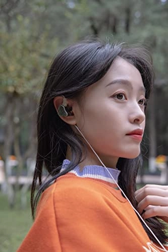Lark Wired Earbud