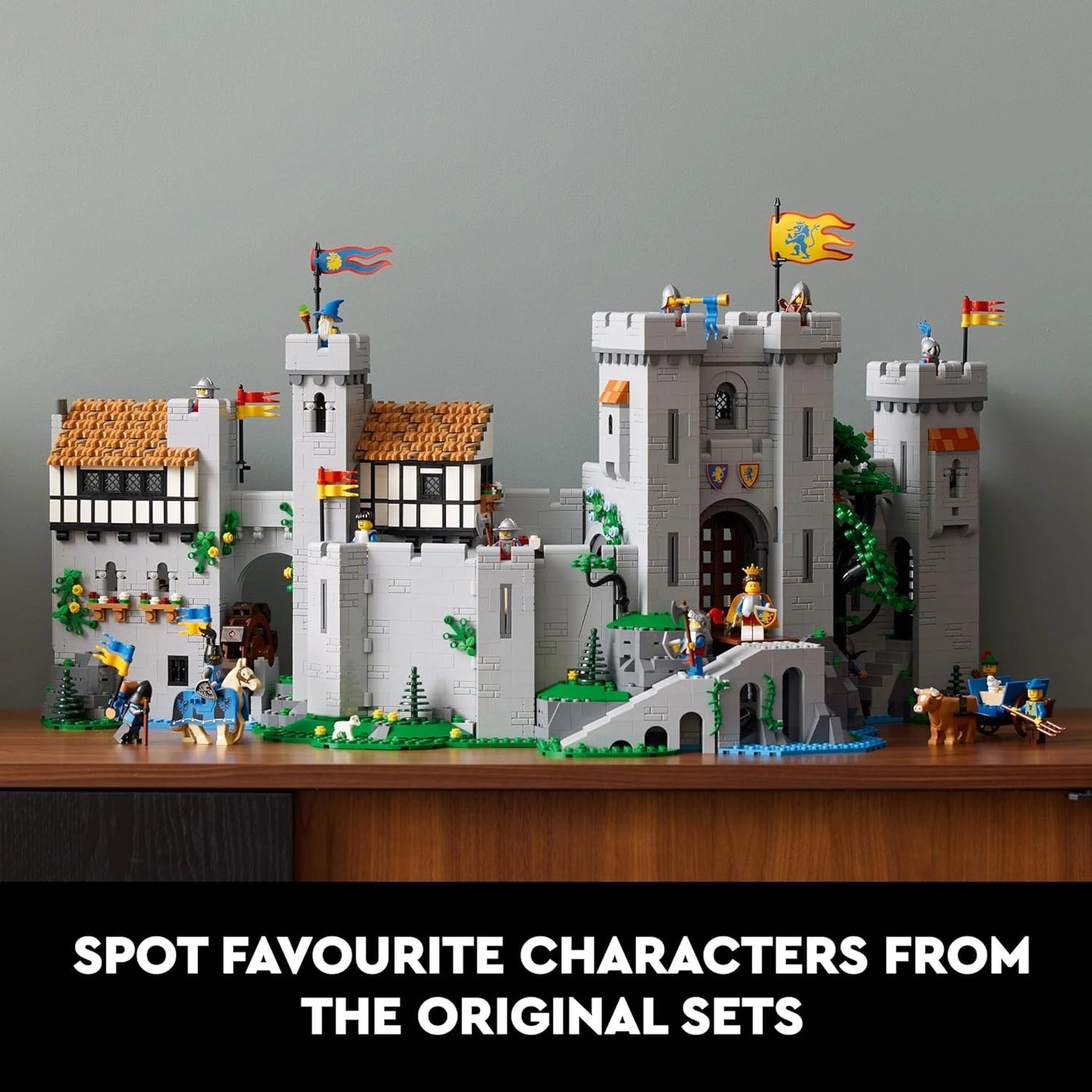 Lion Knights' Castle (10305) - Castle