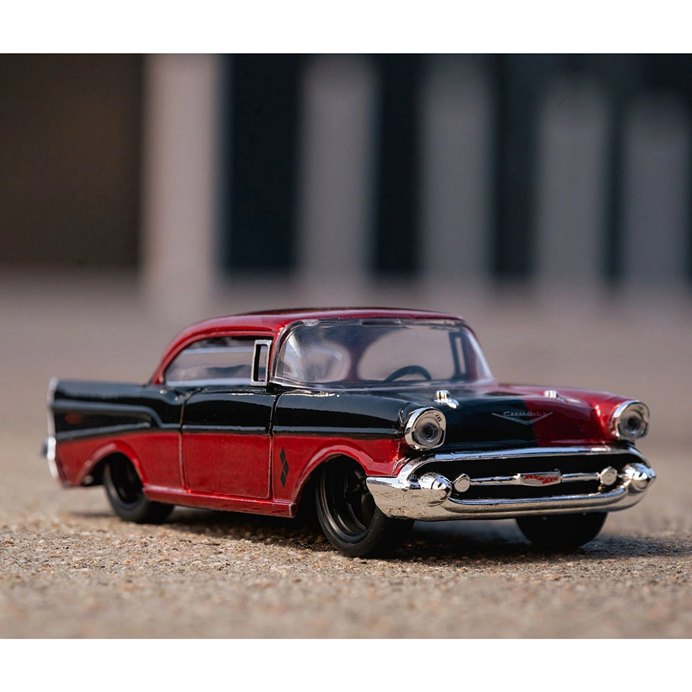 Harley Quinn 1957 Chevy Bel Air with Harley Quinn Figure - 1:32