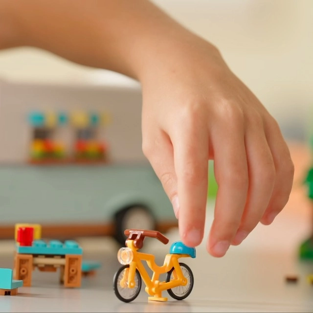 Friendship Camper Van Adventure (42663) - 3 Minidolls Ferret Figure