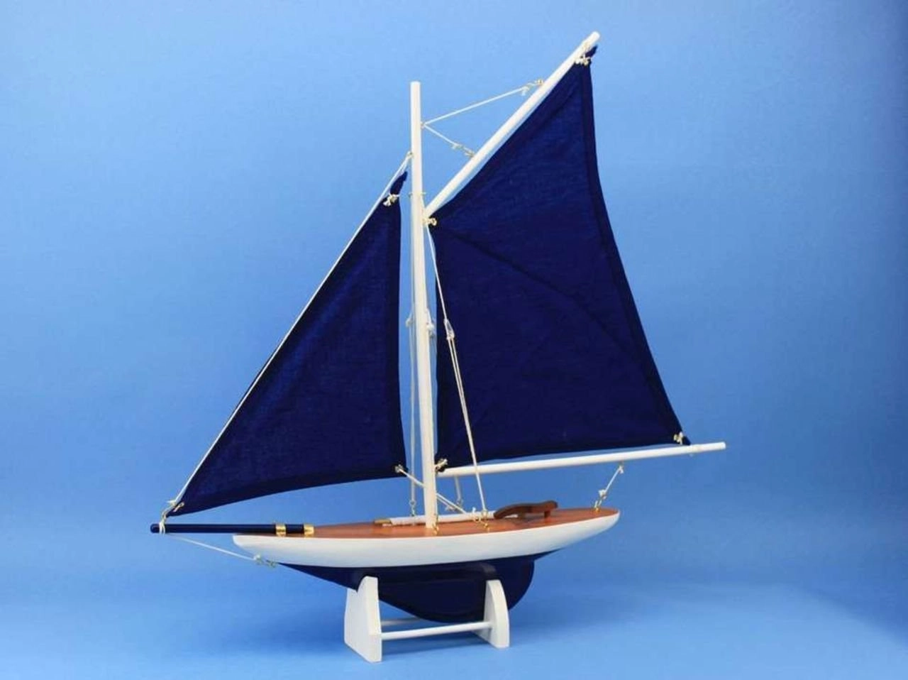 Americas Cup Contender - Wooden