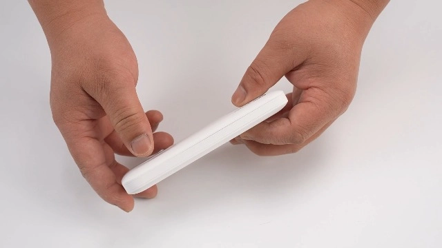 5G Mobile Hotspot - 2770Mbps WiFi 6