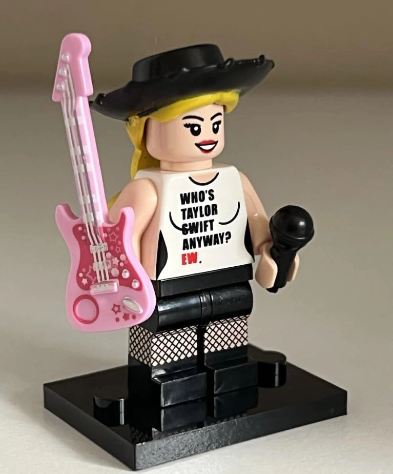 Superstar Minifigure - Blue Dress and Red Electric Guitar Set
