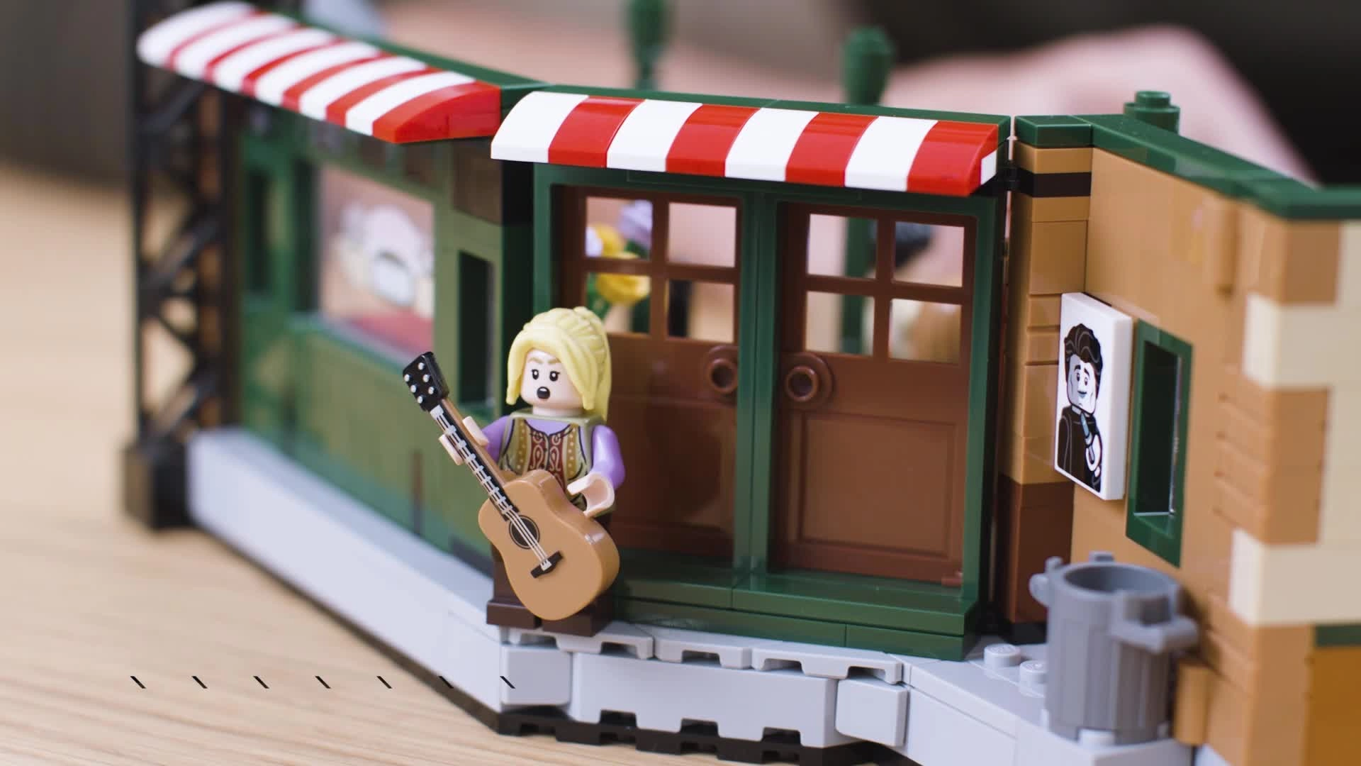 Central Perk (21319) - Building Kit Friends