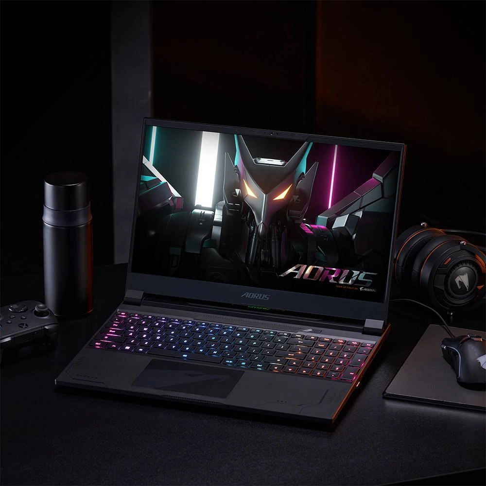 AORUS 15 BKF-73US754SH - 15.6'' i7-13700H 16GB DDR5 1TB SSD