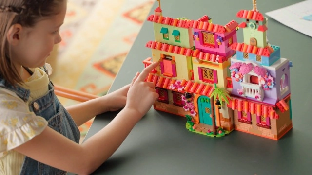 Disney Encanto The Magical Madrigal House - Mirabel mini-doll