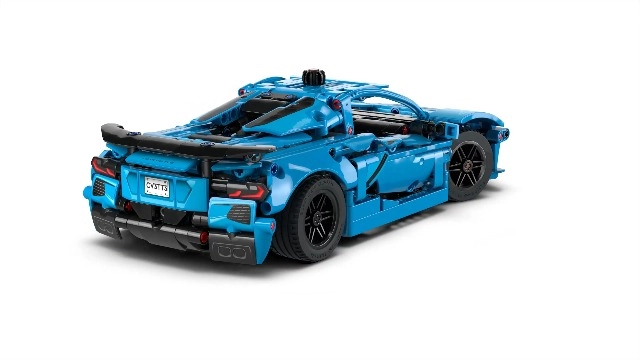 Technic Chevrolet Corvette Stingray (42217) - Blue Race Car Moving 8-Cylinder Engine