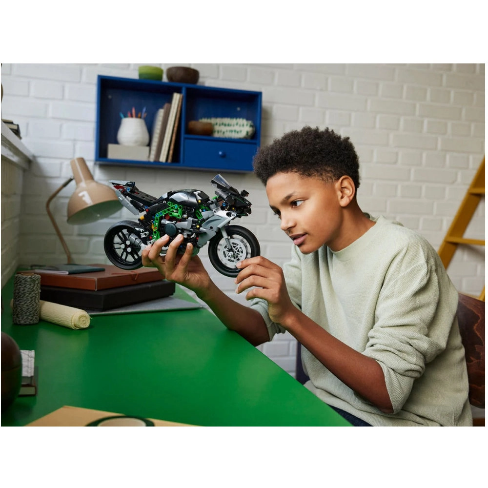 Technic Kawasaki Ninja H2R (42170) - 1:8 scale