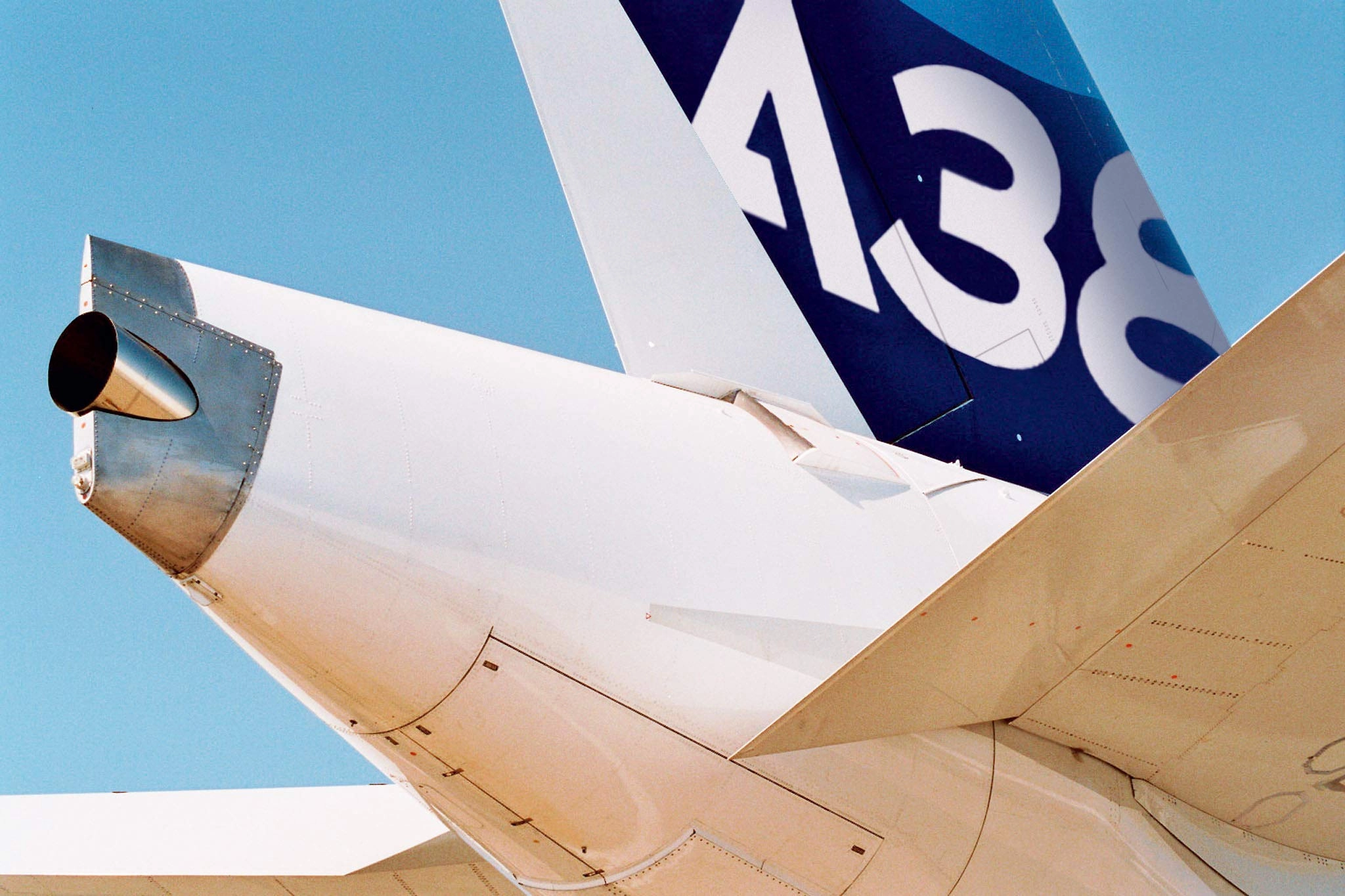 Airbus A380 "New Livery" Model Kit (04218) - Unbuilt/Unpainted 1:144