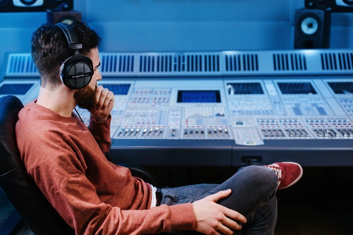 DT 990 PRO Wired Headphone