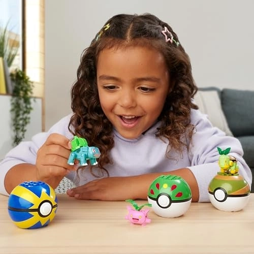 Pokémon Grass-Type Trainer Team - 4 Poseable Character 2 Inches Tall