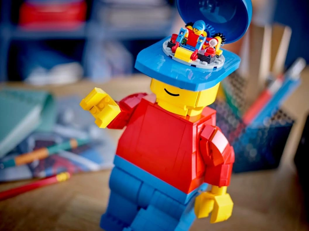 Up-Scaled Minifigure (40649)