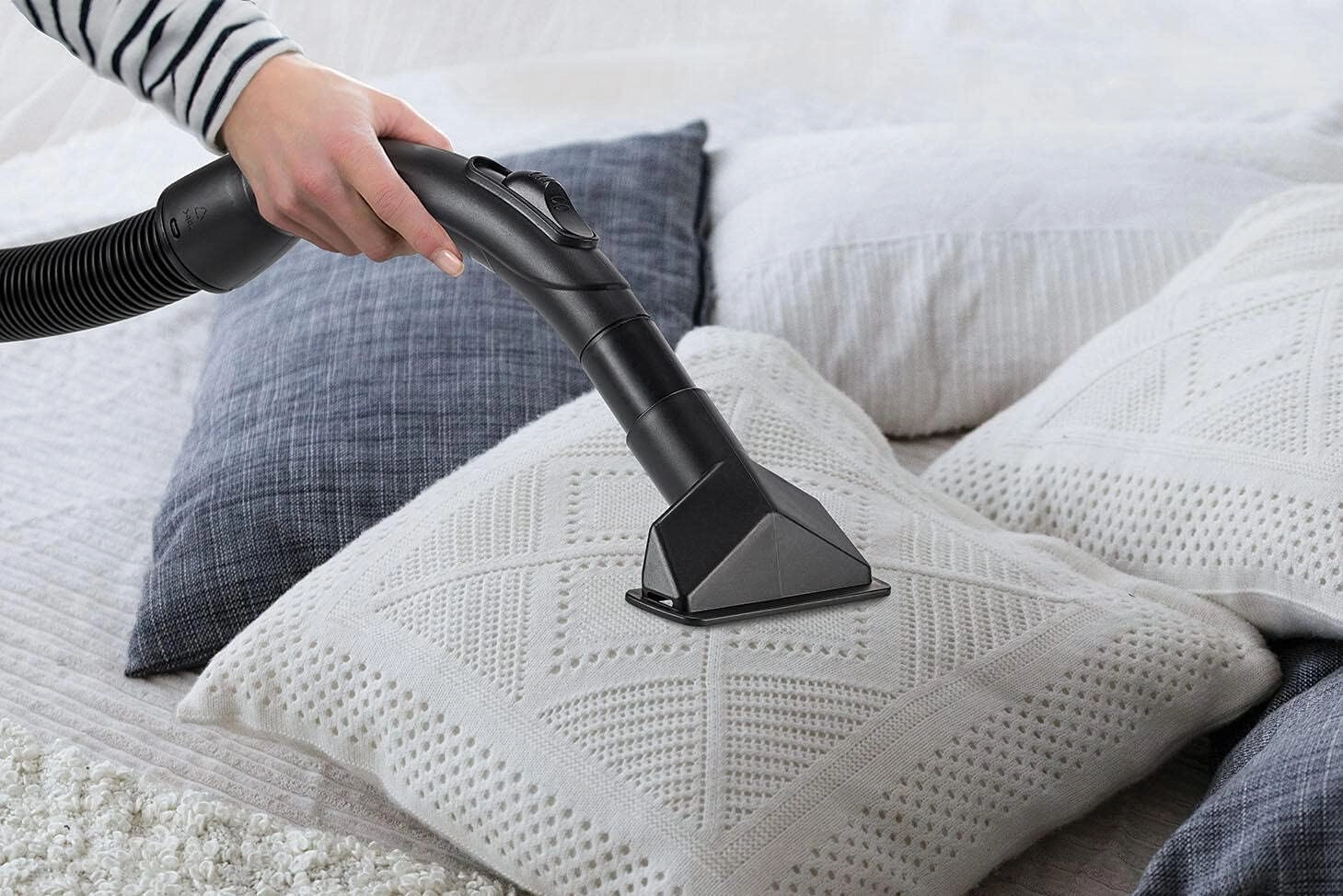 Wet & Dry Drum Vacuum Cleaner (WV1610-B5)