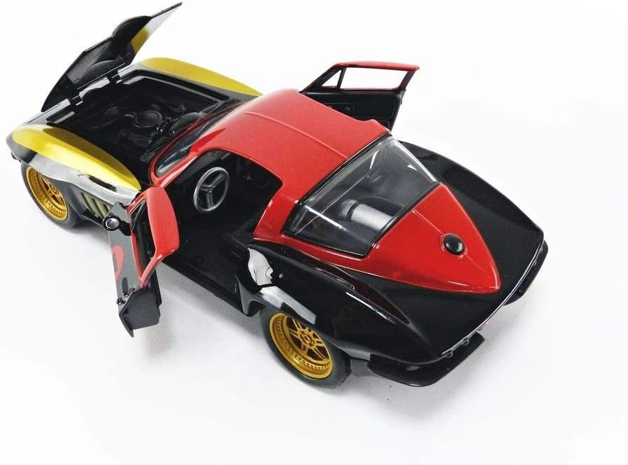 Marvel Black Widow 1966 Chevy with Black Widow Figure - 1:24