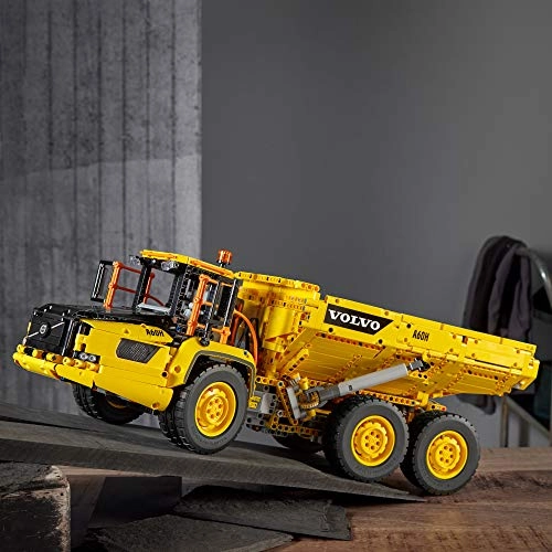 Technic 6x6 Volvo Articulated Hauler (42114) - App-controlled Bluetooth Smart Hub