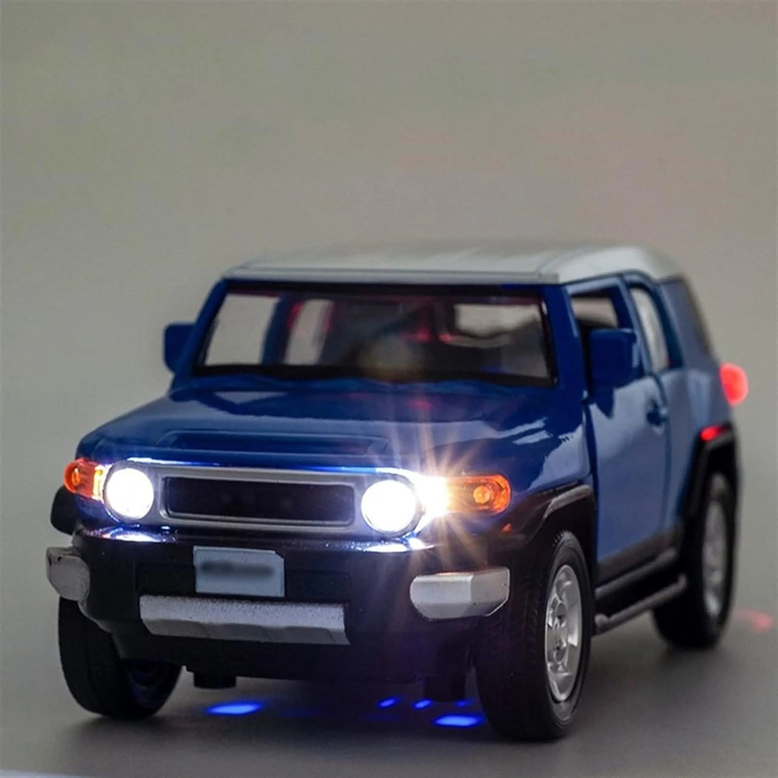 Toyota FJ Cruiser - Die-Cast - 1:32