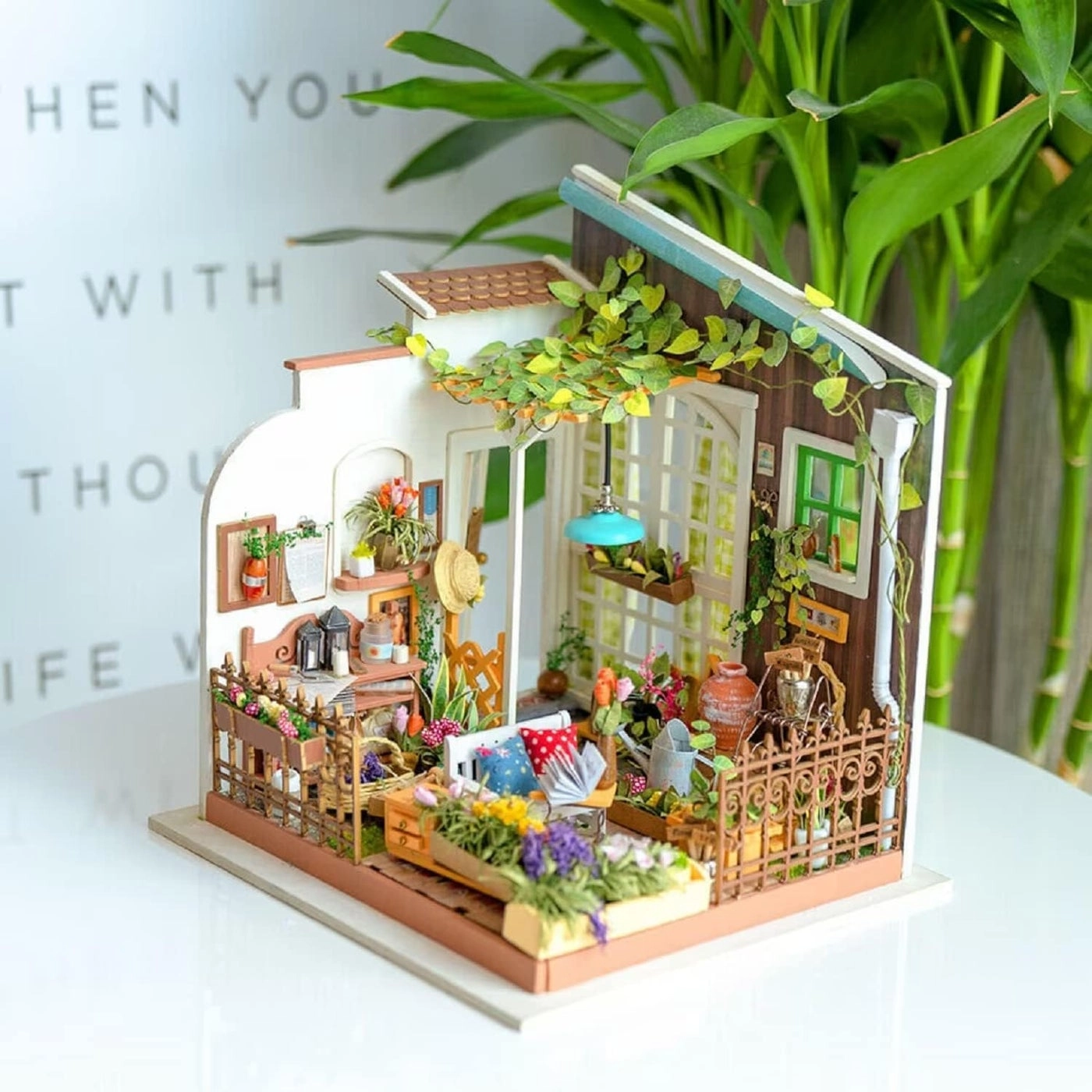 Miller's Garden - Multicolor 1:24