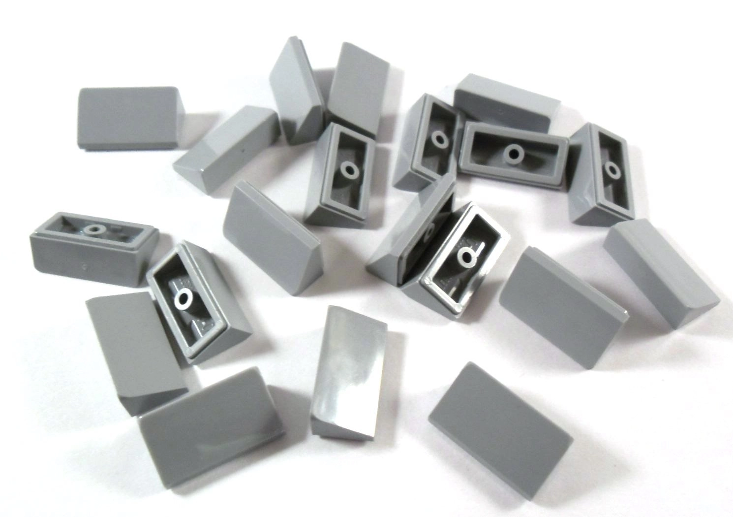LEGO Angled Roof Stone 30° - 1 x 2 x 2/3 Nubs Light Grey