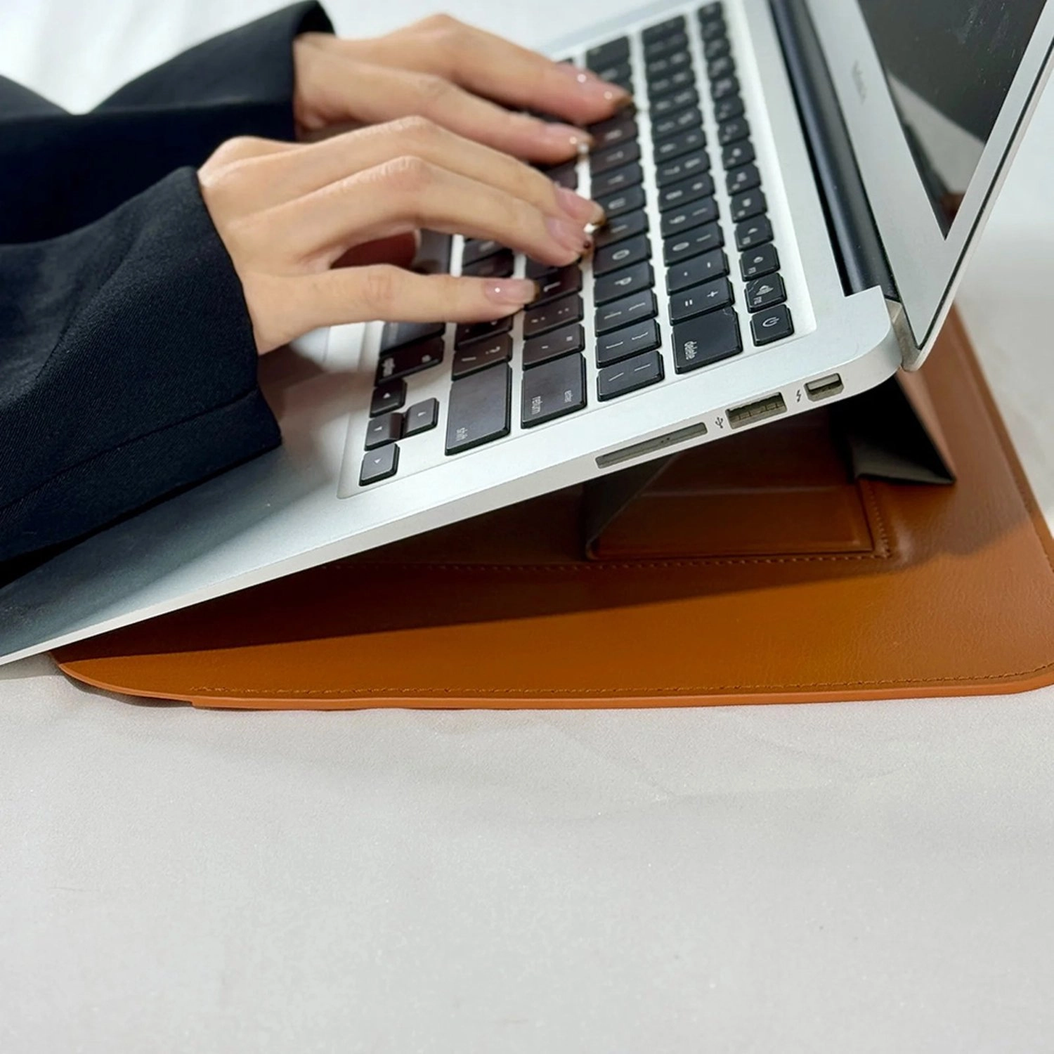 Eleve Leather Sleeve for MacBook 13.6-Inch