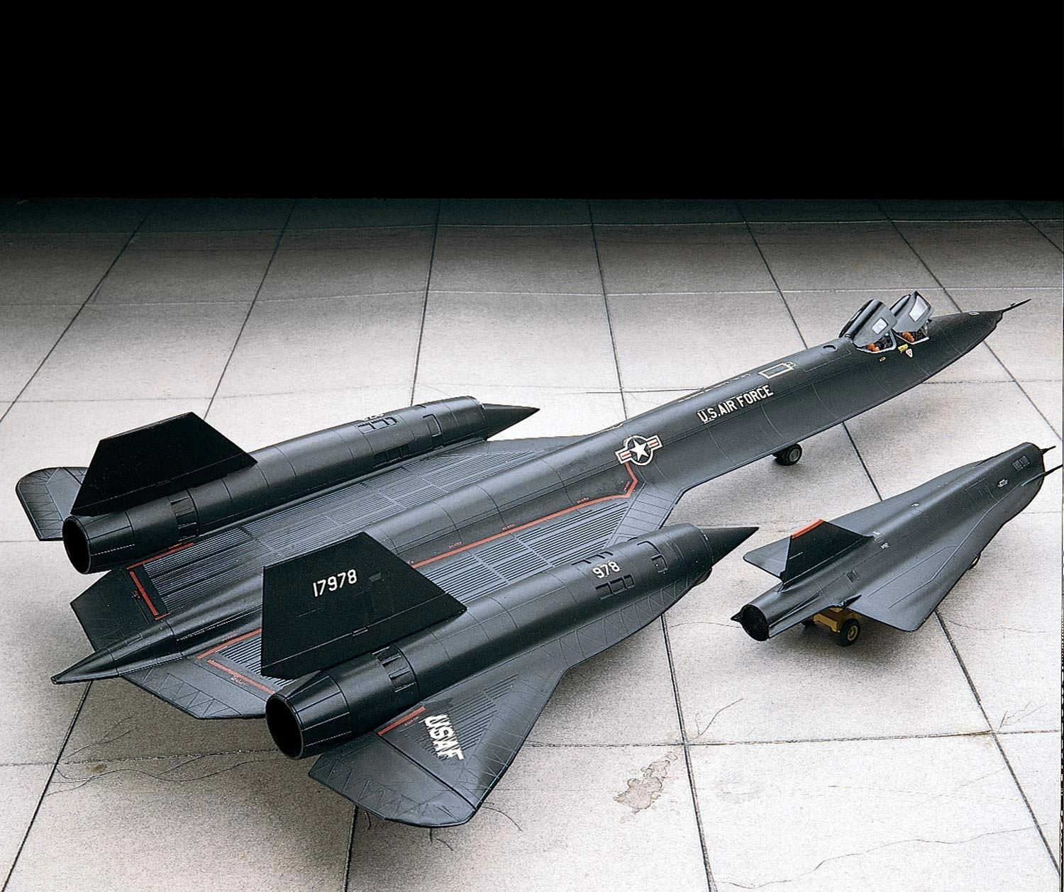 SR-71 Blackbird Model Kit (85-5810) - 1:72