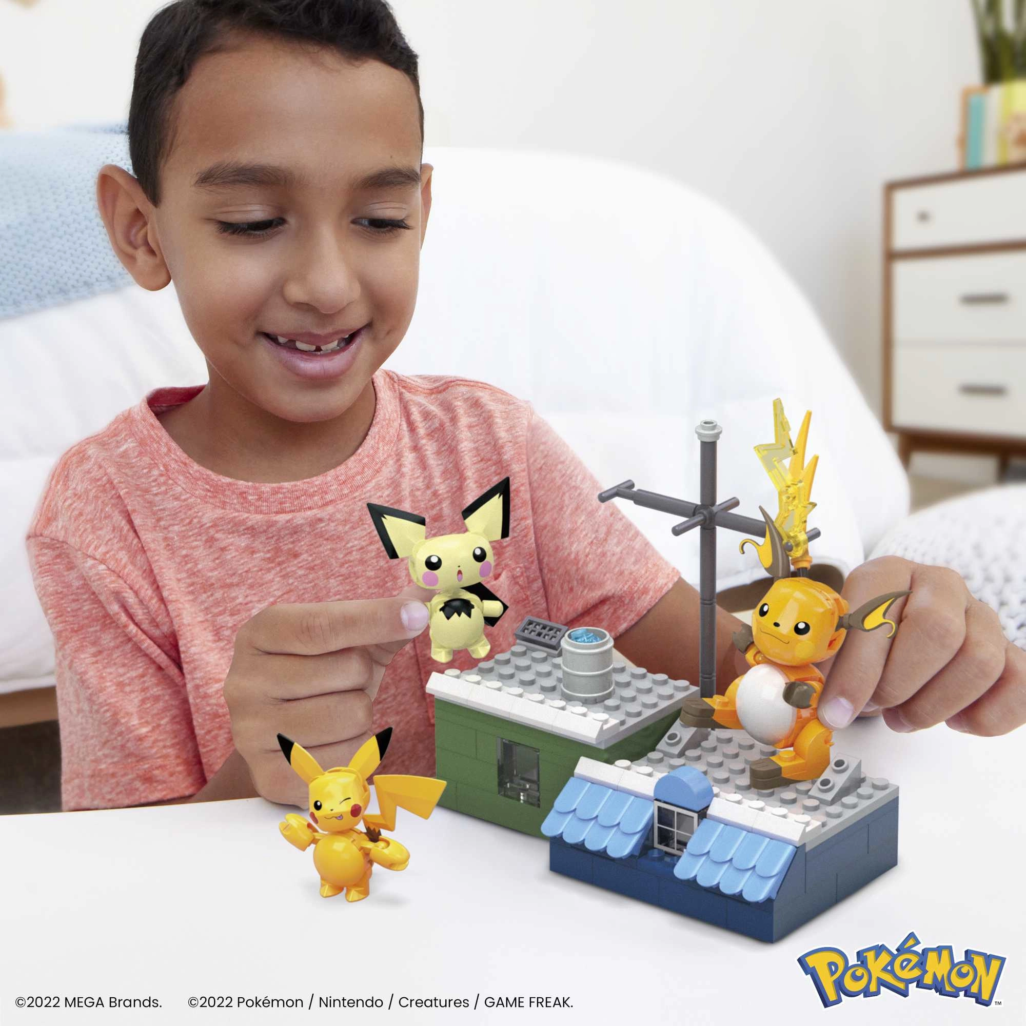 Pokémon Pikachu Evolution Set - Posable Figures