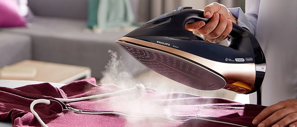 Azur - 2400W Steam Iron Black and Gold