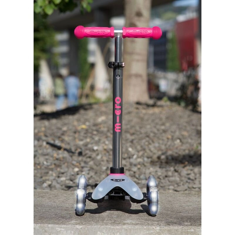 Mini Deluxe 3-Wheel Kick Scooter – 120/85 mm LED