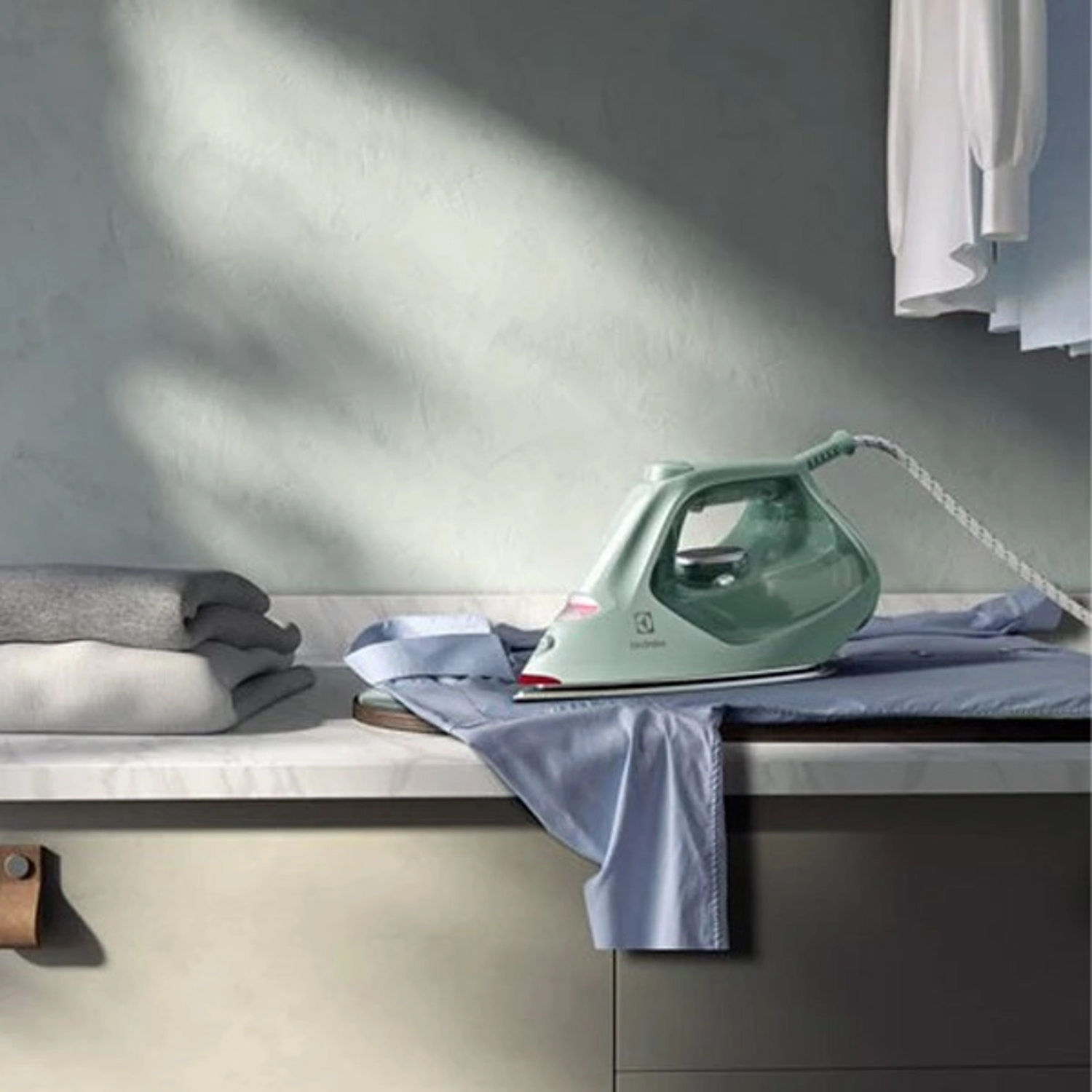 Refine 700 - Steam Iron 0.37L