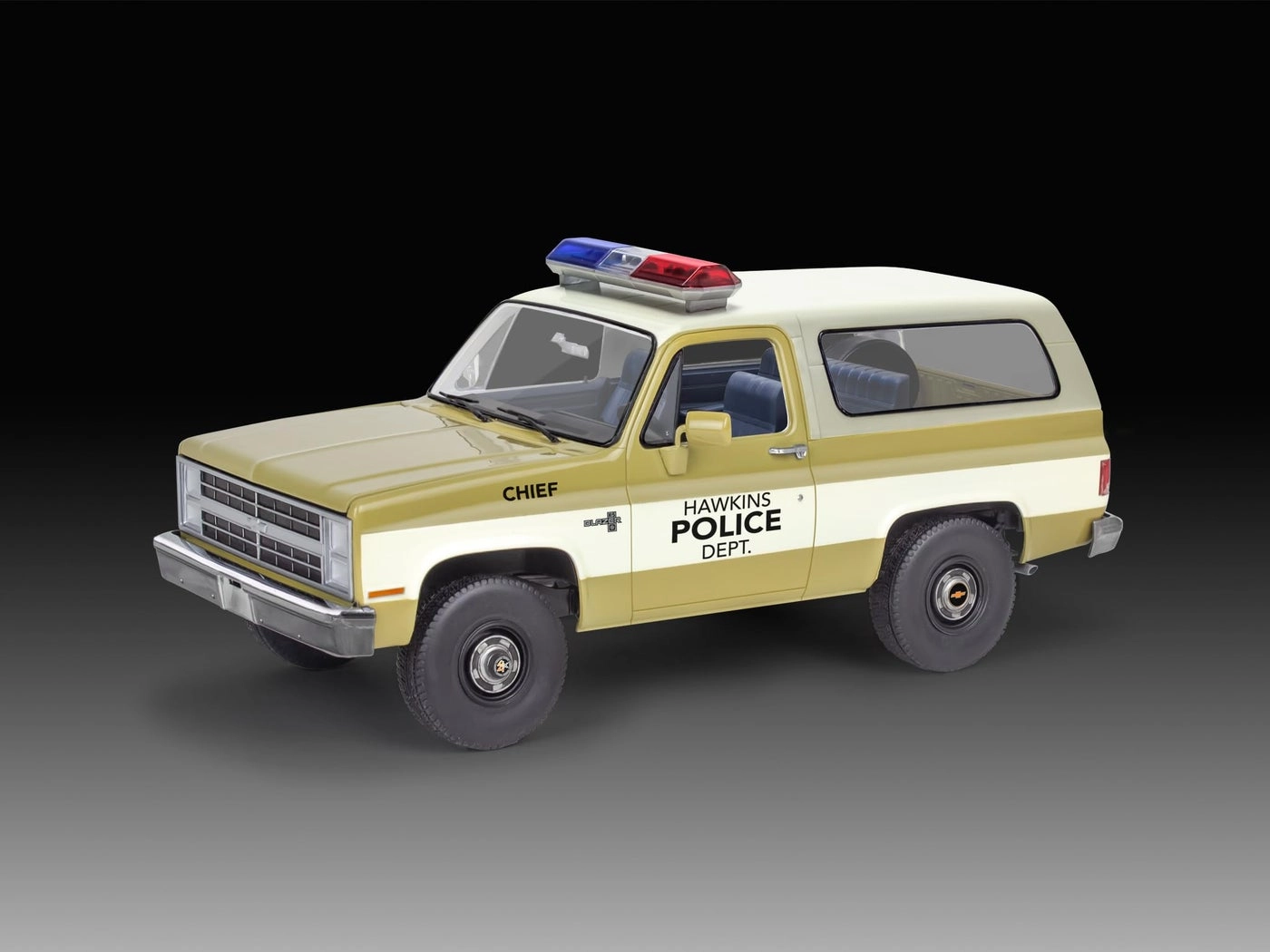 Stranger Things Jim Hopper's '85 Chevy K5 Blazer Model Kit (14558) - 1:25
