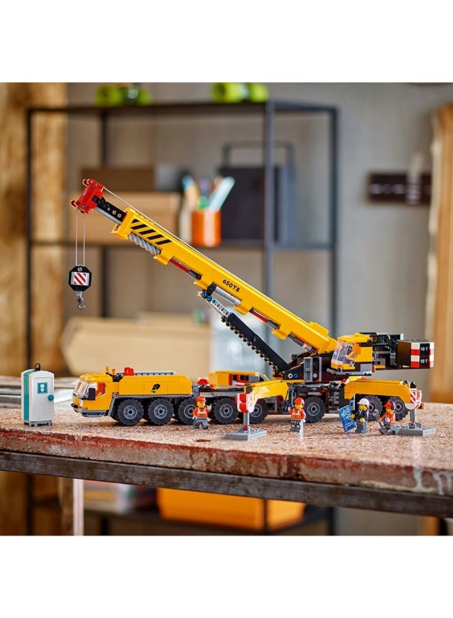 City Mobile Construction Crane - 4 Minifigures Long Extendable Boom