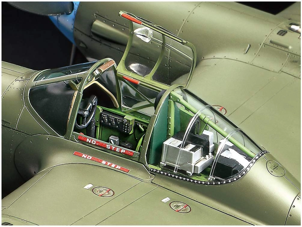 Lockheed P-38 Lightning Model Kit (TAM61120) - 1:48