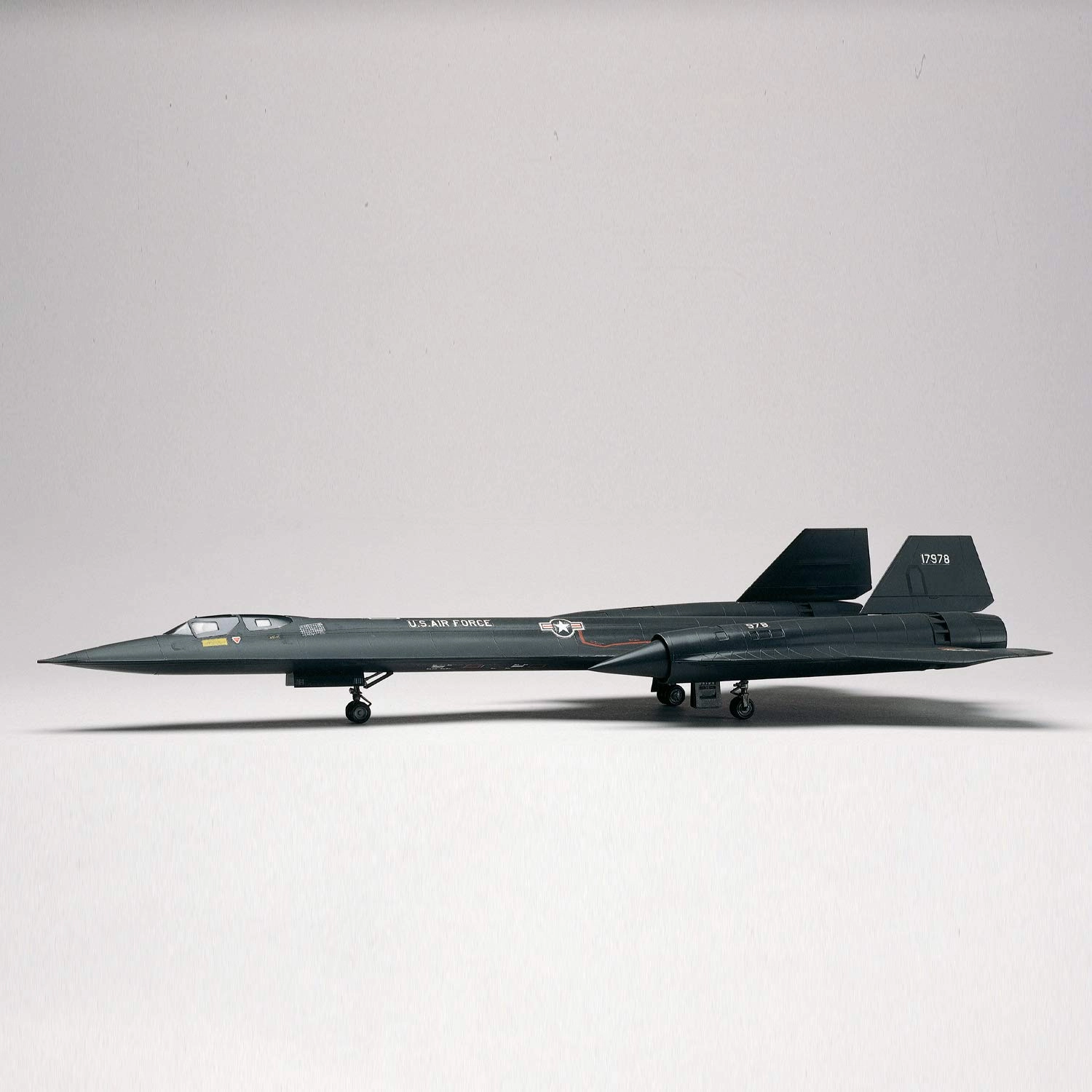 SR-71 Blackbird Model Kit (85-5810) - 1:72